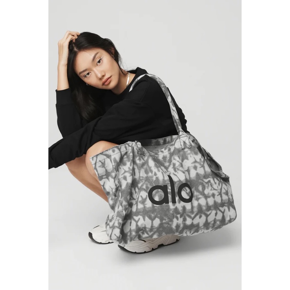 Alo Yoga Grey Tie Dye Shopper Tote Bag - Picture 9 of 12